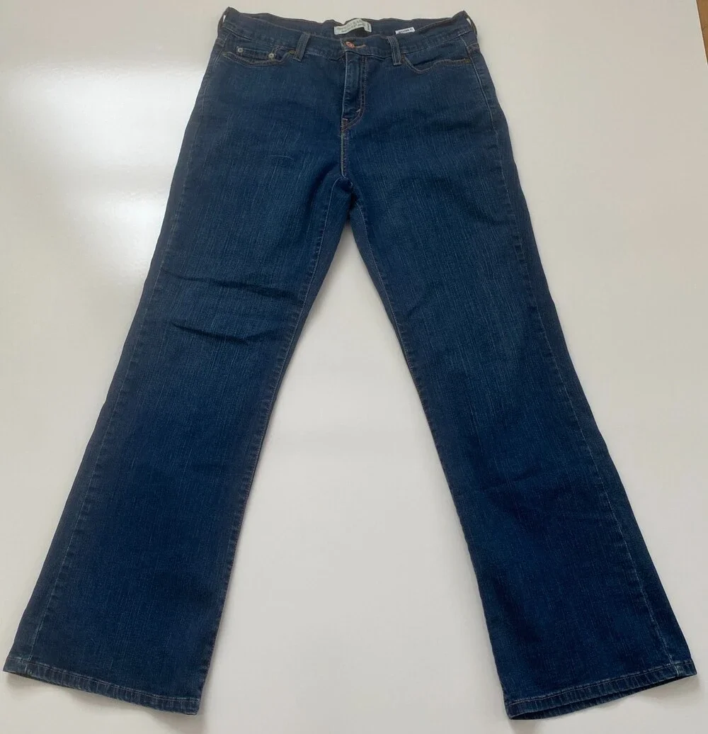 Levi's 512 Women's size 12M Perfectly Slimming Bootcut Stretch Jeans 31